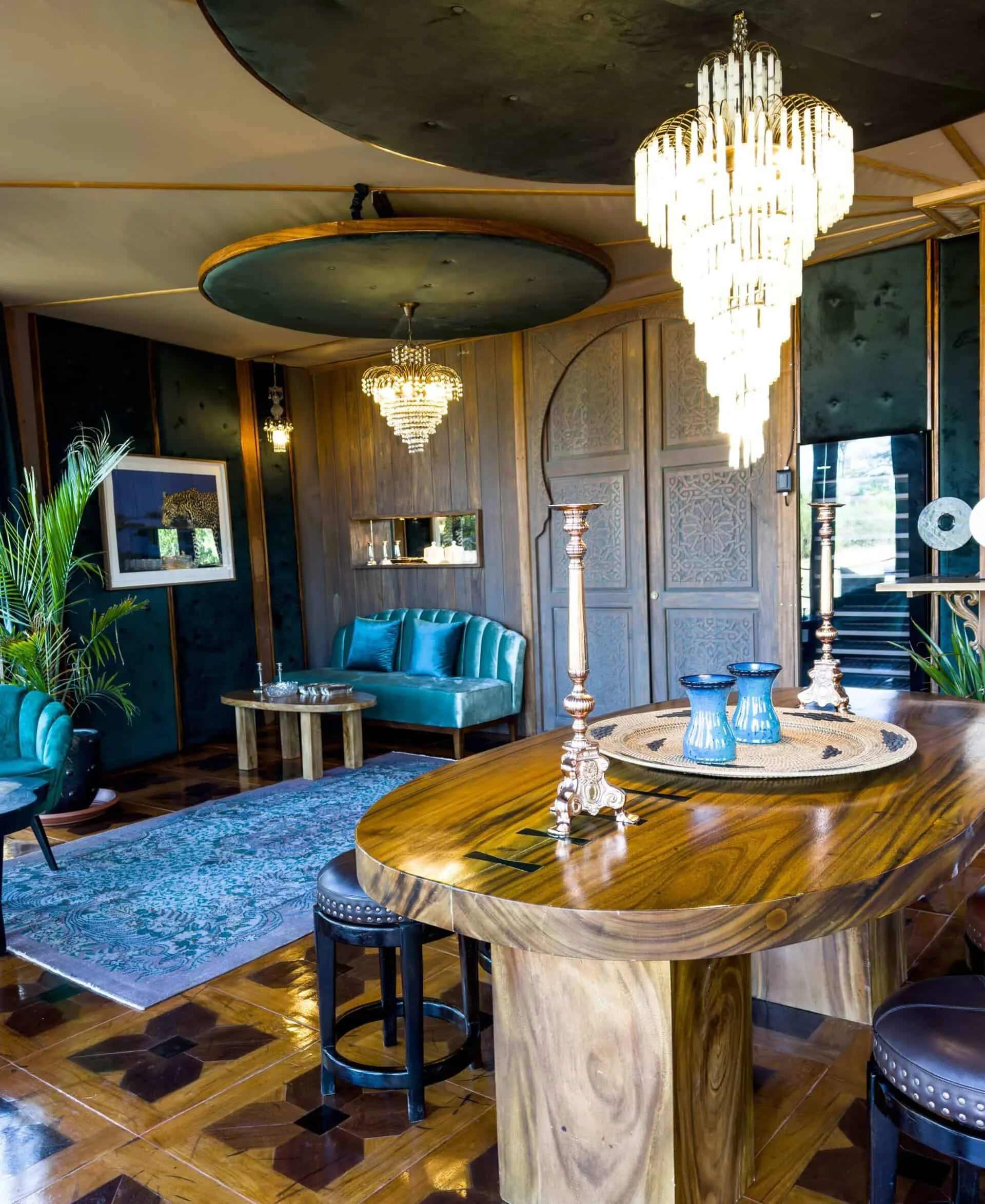 wine-cellar-chandelier-atzaro-okavango